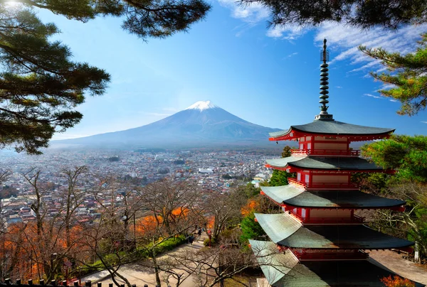 富士山与红塔在秋天 — 图库照片