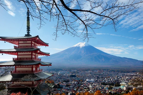 Mt fuji mit roter Pagode im Herbst — Stockfoto