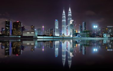 kuala Lumpur gece görünümü