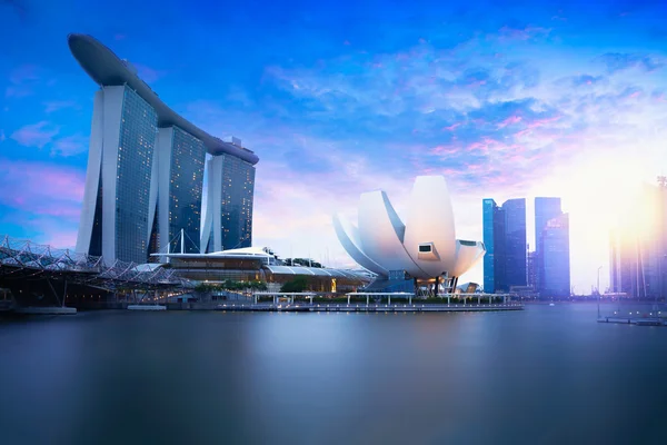 Marina bay Singapore in de schemering — Stockfoto