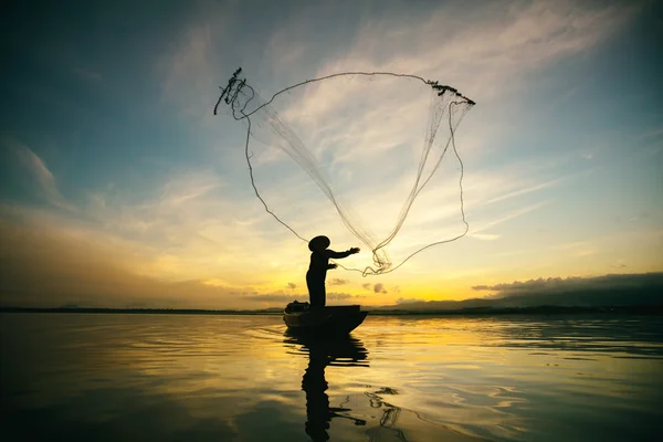 Silhouette dei pescatori — Foto Stock