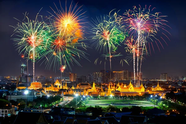 Fireworks over grand palace — Stock Photo, Image