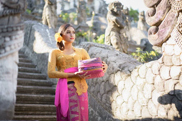 Індонезійська Жінка Балі Костюм Індонезія Національний Одяг Балі Індонезія Ліцензійні Стокові Фото