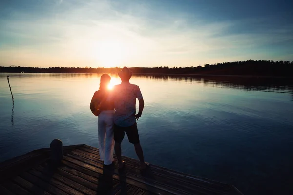 Asiatisches Paar Mittleren Alters Steht Der Küste Auf Einem Sonnigen — Stockfoto