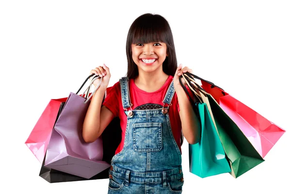 Pouco menina asiática com sacos de compras coloridos — Fotografia de Stock