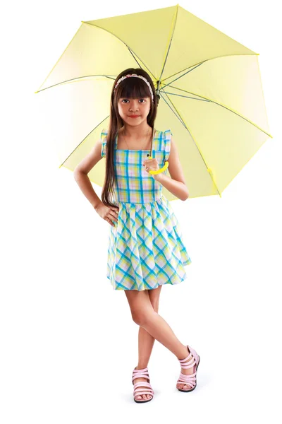Kleine asiatische Mädchen mit Regenschirm — Stockfoto