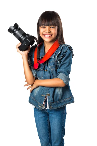 Lachende Aziatische meisje houden fotocamera — Stockfoto