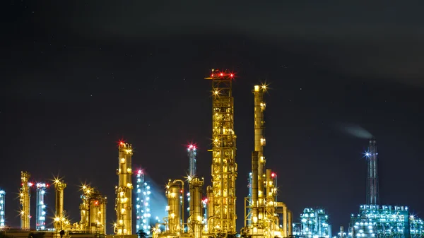 Oil refinery at night — Stock Photo, Image