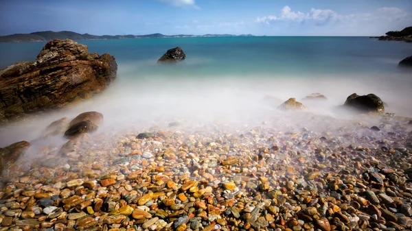 Stenig strand — Stockfoto