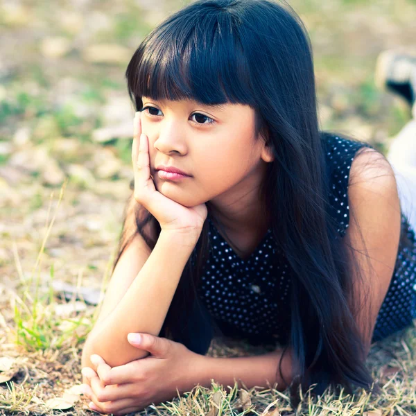 Little cute girl laying on the ground, — Stock Photo, Image