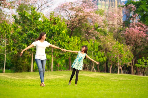 Familia feliz —  Fotos de Stock