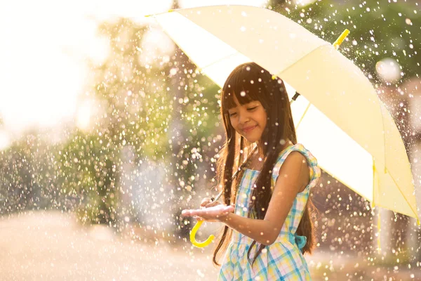 In the rain — Stock Photo, Image