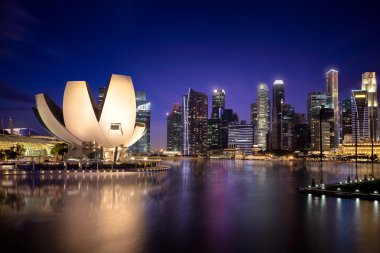 Singapur manzarası ve marina Bay görünümü