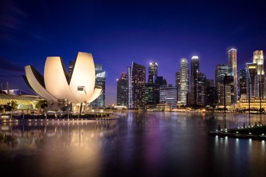 Singapur manzarası ve marina Bay görünümü