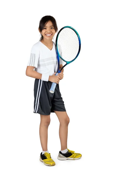 Piccola ragazza asiatica tenendo racchetta da tennis — Foto Stock