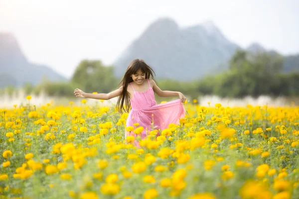 Mutlu küçük Asyalı kız — Stok fotoğraf