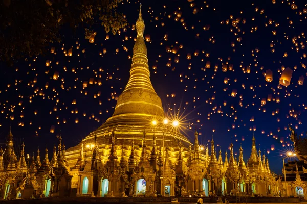 Shwedagon pagoda with larntern — Stock Photo, Image