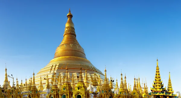 Pagoda Shwe Dagon o zmierzchu — Zdjęcie stockowe