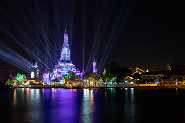 Efeitos de iluminação no Templo Wat Arun — Fotografia de Stock
