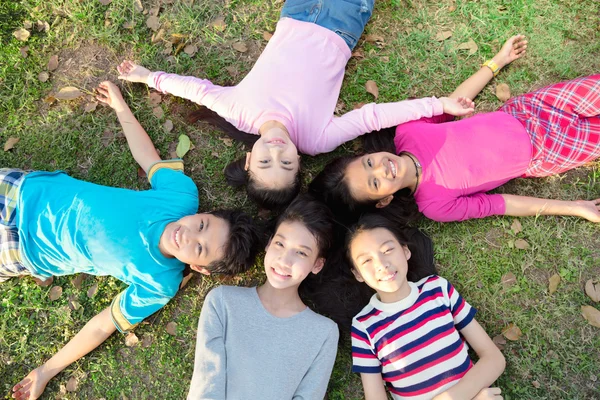 Smiling young boys and girls — Stock Photo, Image