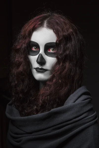 Bir kafatası kız makyaj