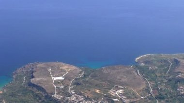 Malta Gozo Adası kıyı şeridi görünümünden uçak