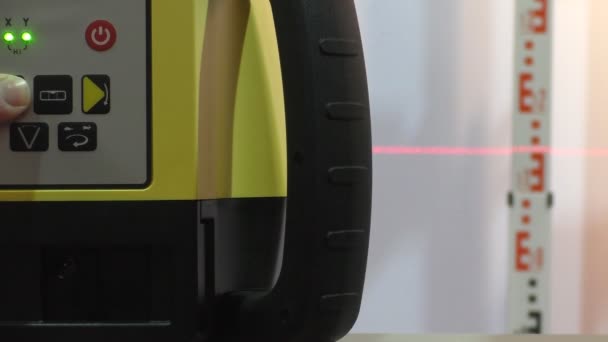 Operating laser level — Stock Video