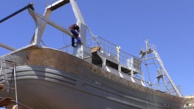 Yeni gemide çalışan Kaynakçı