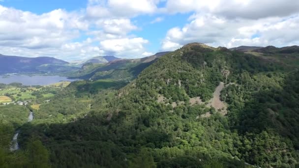 Pan του Derwentwater λίμνη ορεινό τοπίο — Αρχείο Βίντεο