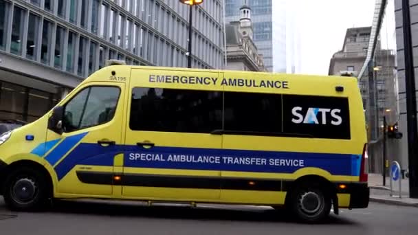 Londres Inglês Reino Unido Circa Novembro 2020 Ambulância Com Luzes — Vídeo de Stock