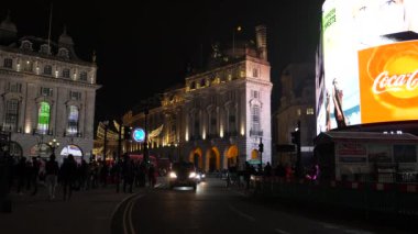 Londra, İngiltere, BİRLİK KINGDOM - ÇİRKA ARALIŞI, 2020: İngiliz tarihi ve Piccadilly Sirki 'nin gece vakti ünlü yeri.