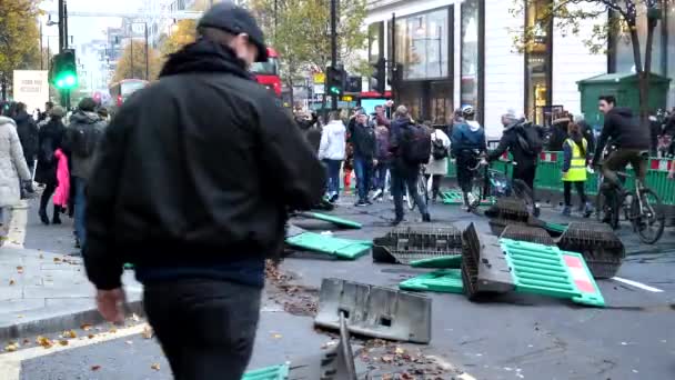 Londen Verenigd Koninkrijk November 2020 Nadat Menigte Demonstranten Voorbij Lieten — Stockvideo