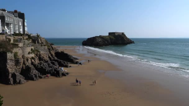 Szürke Ház Fekete Szikla Széles Homokos Strand Tenby Szent Katalin — Stock videók