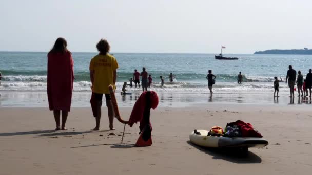 Ttenby Wales United Kingdom Ingdom Circa September 2020 Lifeguard Standing — 图库视频影像