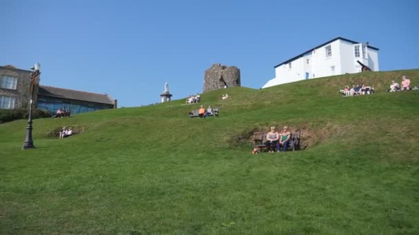 Tenby Wales Vereinigtes Königreich Circa September 2020 Schwenkbild Zeigt Menschen — Stockvideo