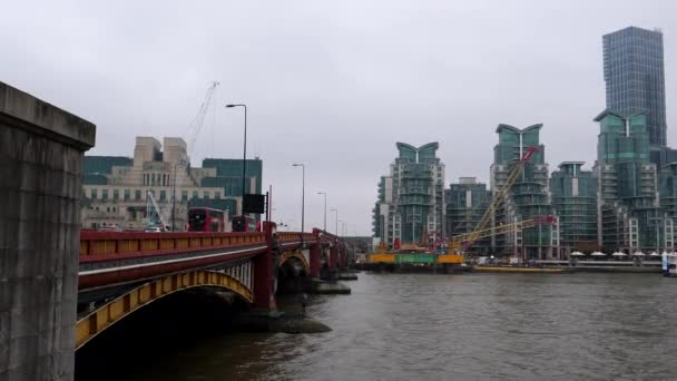 United Kingdom Circa November 2020 Old Vauxhall Bridge Modern Building — 비디오