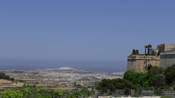 Mdina Old City Wall High Angle Malta Panoramic View Hot — Stock Video