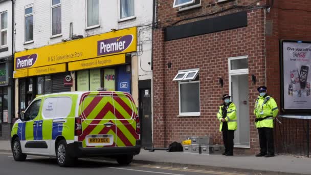 Salford Manchester Reino Unido Abril 2021 Homem Com Cão Passando — Vídeo de Stock