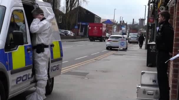 Manchester Vereinigtes Königreich April 2021 Tatort Ermittler Anzug Stehen Neben — Stockvideo