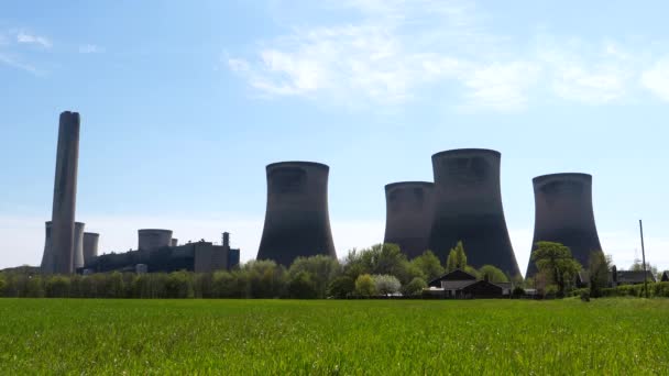 Green Grass Field Front Fiddlers Ferry Power Station Power Plant — Wideo stockowe