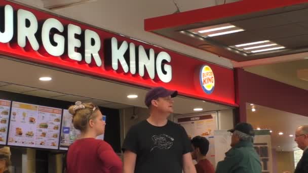 Luton England Verenigd Koninkrijk Circa April 2017 Burger King Restaurant — Stockvideo
