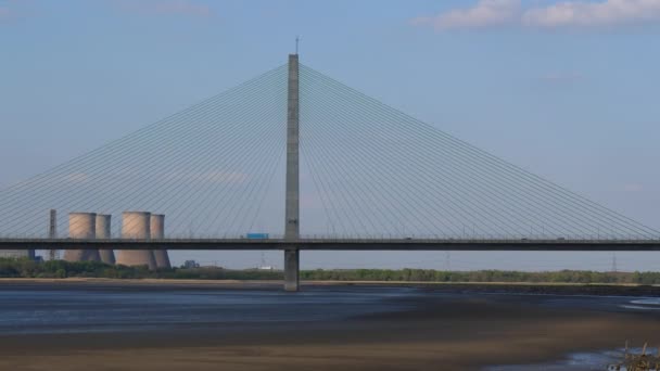 Panning Záběr Mersey Gateway Bridge Města Runcorn Widnes Elektrárny Kulaté — Stock video