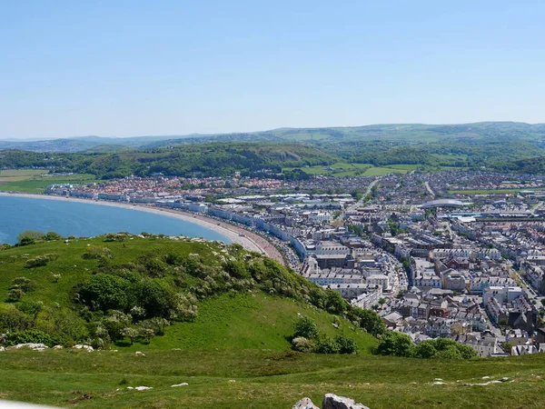 Flygfoto Över Walesiska Badorten Llandudno Byggnader Strand Och Strandpromenad Stockfoto