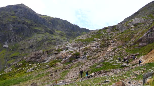 Майнерс Трэк Snowdon Mount Wales Circa June 2021 Люди Спускаются — стоковое видео