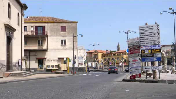 Randazzo Sicily Itália Circa Abril 2019 Motocicleta Carros Passando Pela — Vídeo de Stock