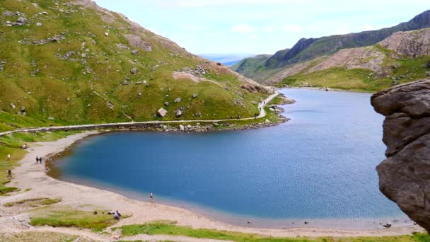 Hoge Hoek Uitzicht Wandelaars Lopen Van Naar Snowdon Mount Miners — Stockvideo