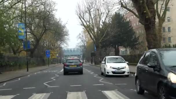 England United Kingdom Circa November 2020 스크린 운전하는 가을에 아래킬 — 비디오