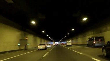 LONDON, ENGLAND, UNITED KINGDOM - CIRCA NOVEMBER, 2020: İngiliz ana çevre yolu M25 saat yönünde Holmesdale Tüneli 'nin içinden geçen araçtan alınan kamera görüntüsü.