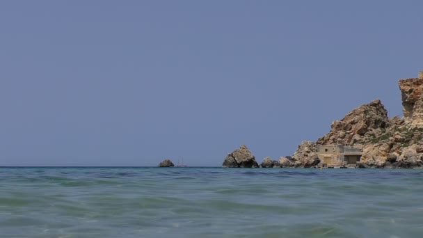 Sea ripples and ship in distance — Stock Video