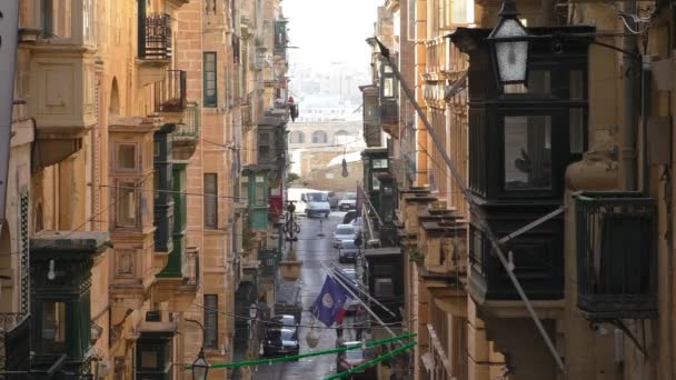 Valletta ciudad centro calle lateral — Vídeo de stock